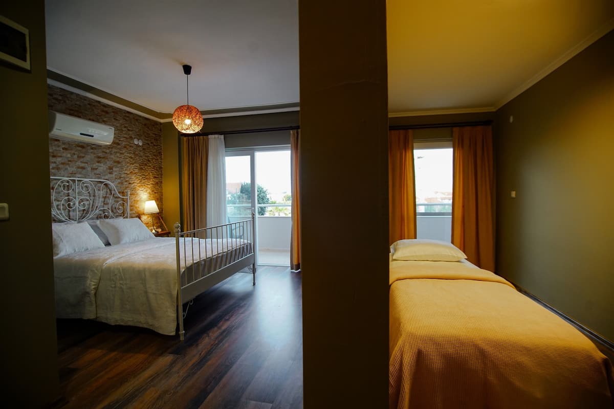 Deluxe Room, Multiple Beds, Non Smoking, Sea View | 1 bedroom, premium bedding, down comforters, minibar