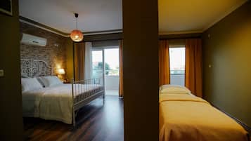 Deluxe-Zimmer, Mehrere Betten, Nichtraucher, Meerblick | 1 Schlafzimmer, hochwertige Bettwaren, Daunenbettdecken, Minibar