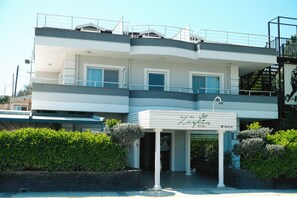 Front of property - Urla Zeytin Otel (Urla)