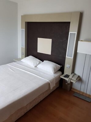 Habitación Deluxe | Minibar y caja de seguridad en la habitación