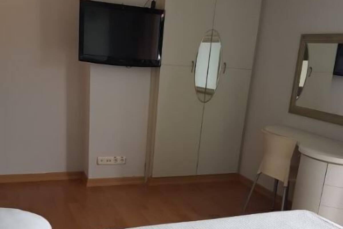 Deluxe Room | Minibar, in-room safe