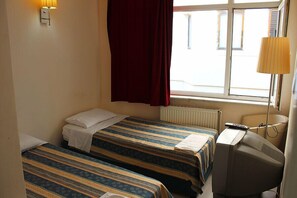 Quarto duplo, banheiro compartilhado | Wi-Fi de cortesia, roupa de cama