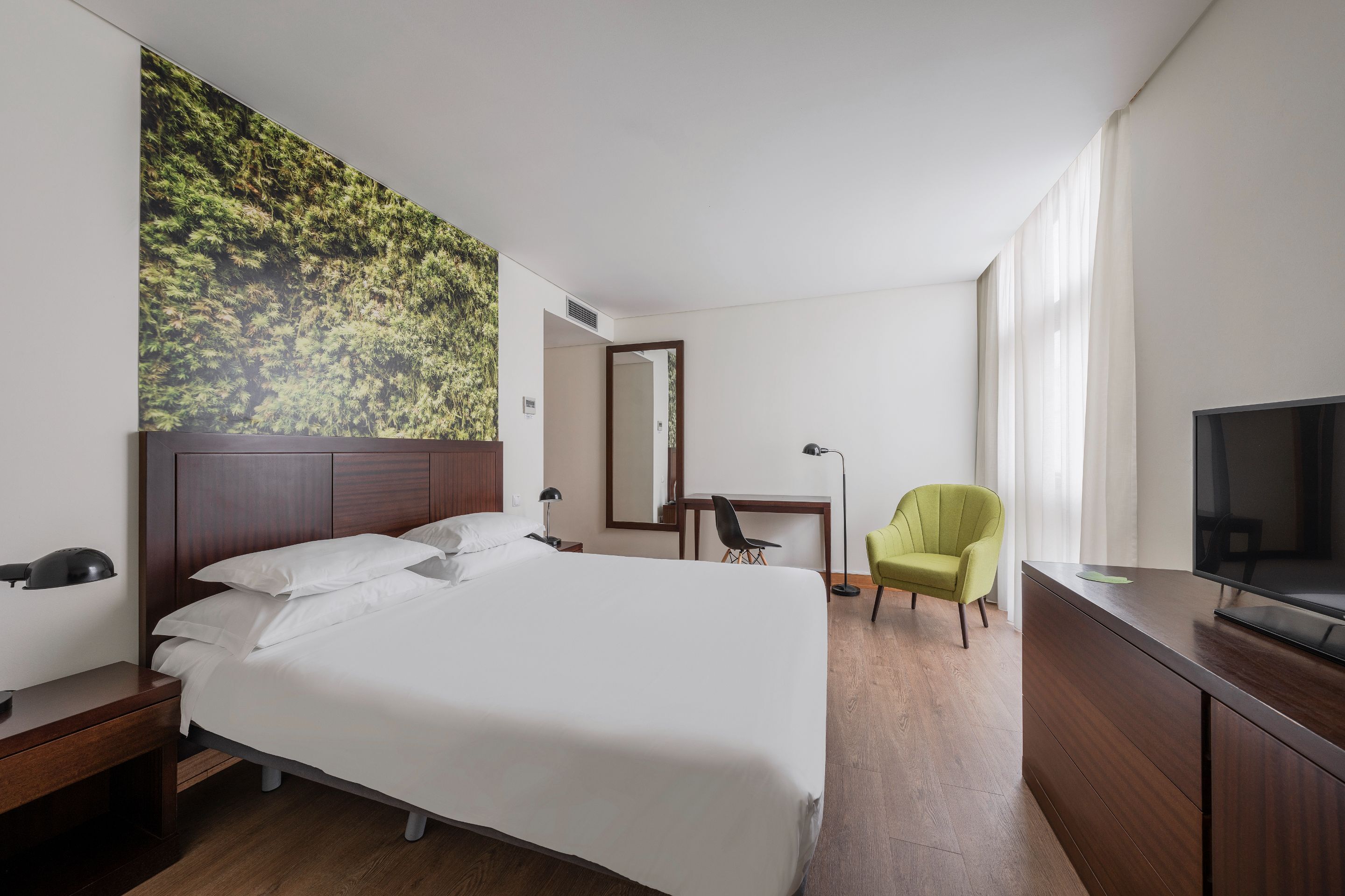 1 bedroom, in-room safe, individually decorated, desk