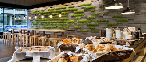 Desayuno buffet (EUR 12 por persona)