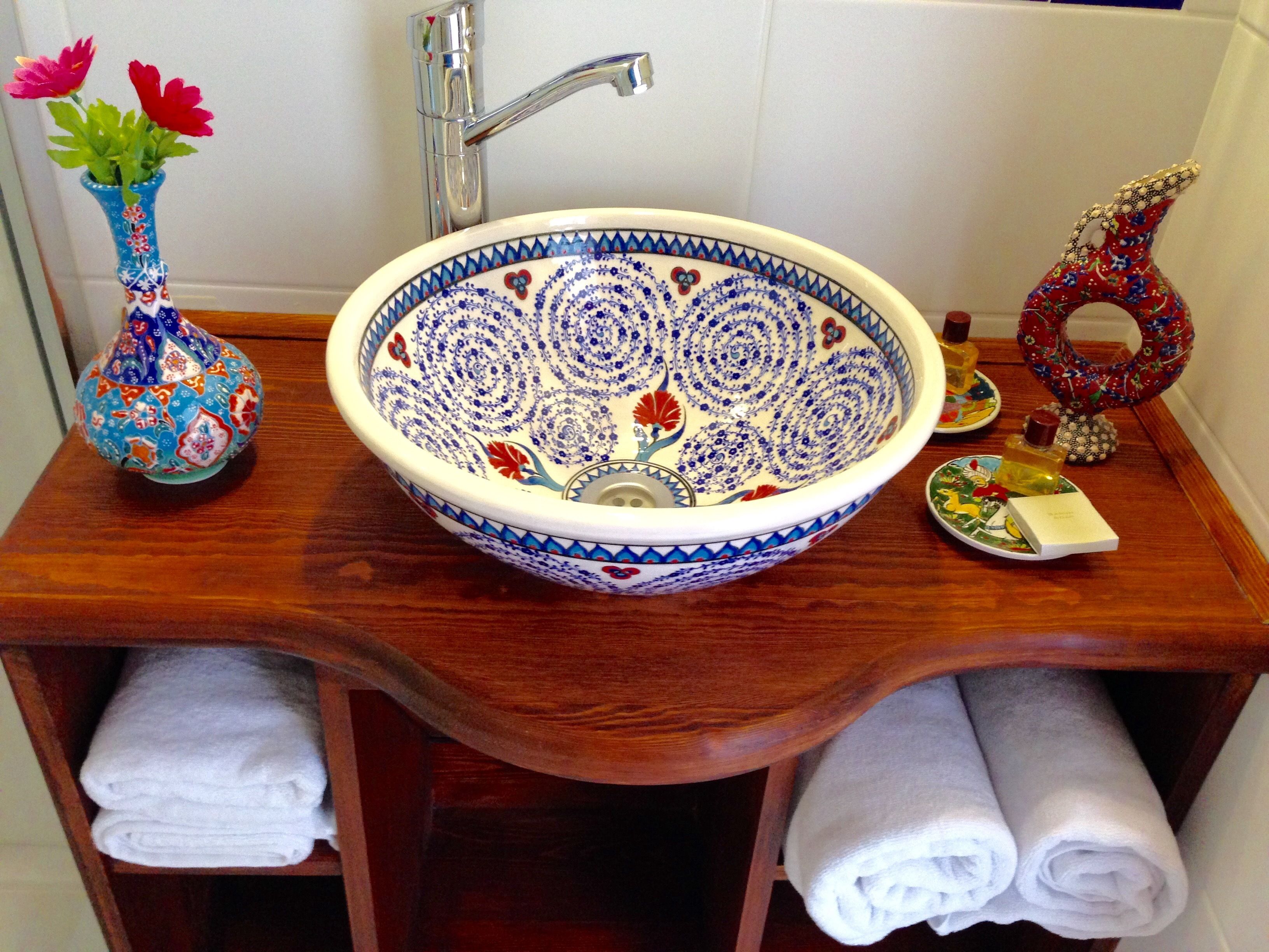 deluxe double or twin room | bathroom sink