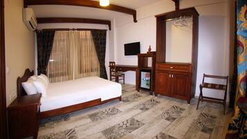 Deluxe Double or Twin Room | Premium bedding, Tempur-Pedic beds, minibar, in-room safe