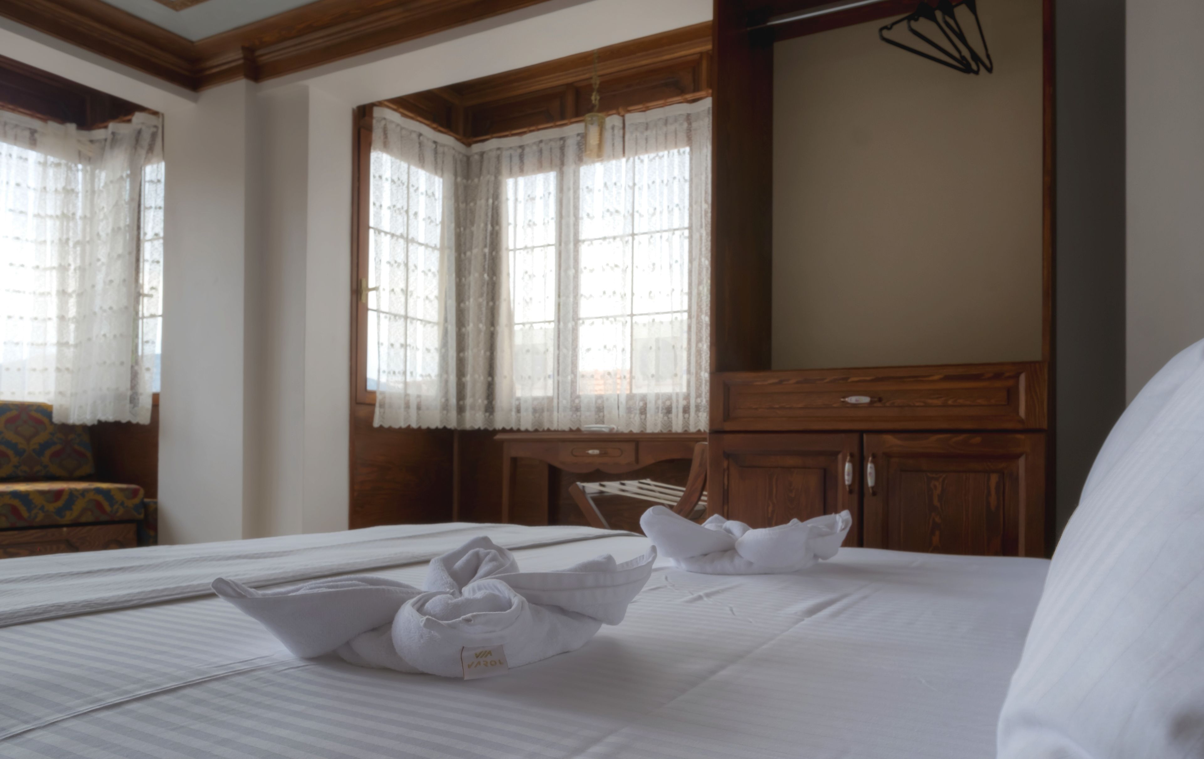 family room | premium bedding, tempur-pedic beds, minibar, in-room safe