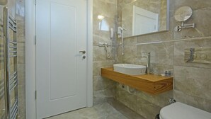 Shower, free toiletries, hair dryer, slippers - Setenonu 1892 Butik Otel (Kayseri)