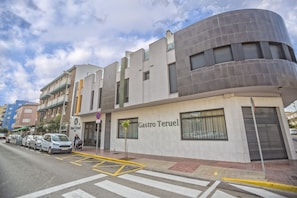 Front of property - evening/night - Hotel Teruel (Vinaros)