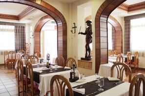 Breakfast, lunch and dinner served - Hotel Teruel (Vinaros)