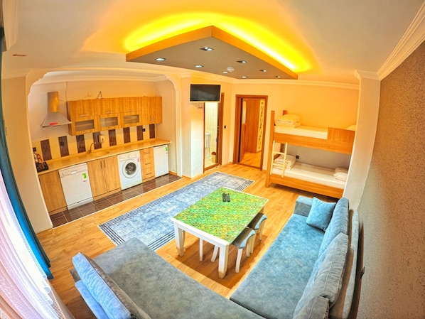 Appartement, 1 chambre, vue sur la ville | 1 chambre, bureau, système d’insonorisation, accès au Wi-Fi (inclus)