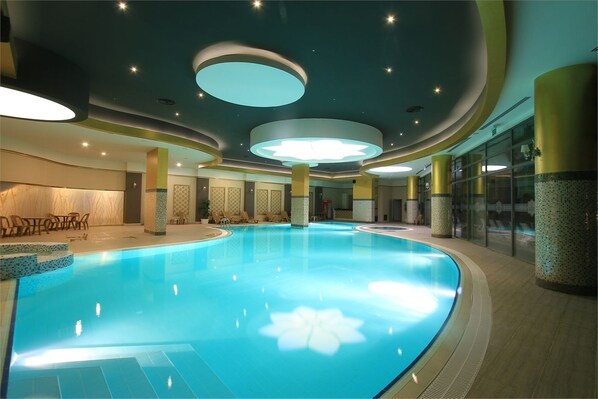 3 indoor pools, 2 outdoor pools, pool umbrellas, pool loungers