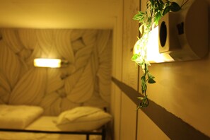 Eenvoudige slaapzaal, alleen voor vrouwen | Een kluis op de kamer, gratis wifi, beddengoed