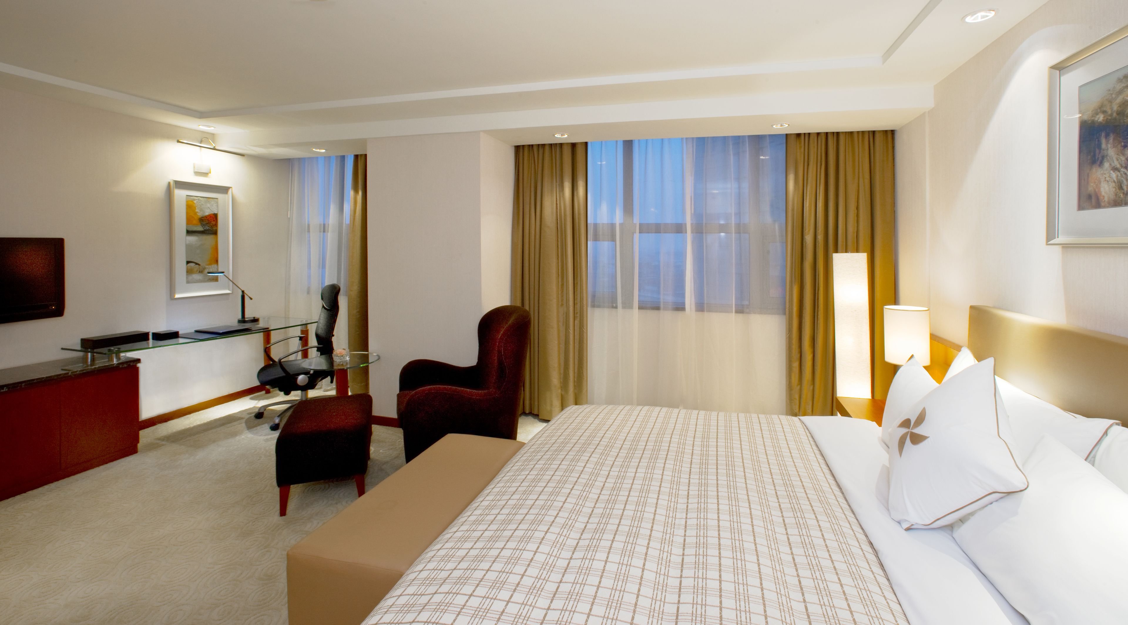 deluxe room, 1 king bed | premium bedding, in-room safe, desk, iron/ironing board