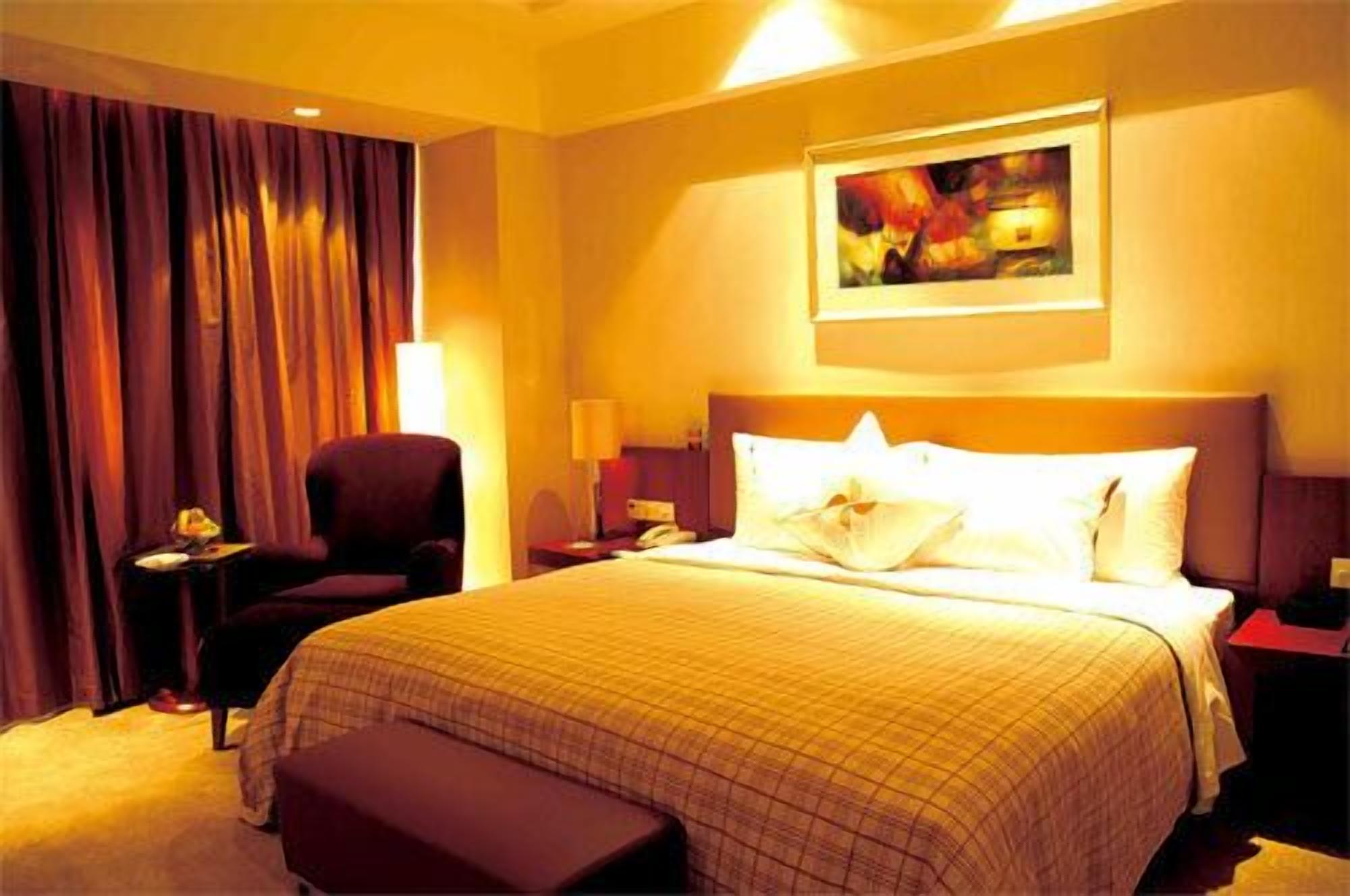 deluxe room, 1 king bed | premium bedding, in-room safe, desk, iron/ironing board