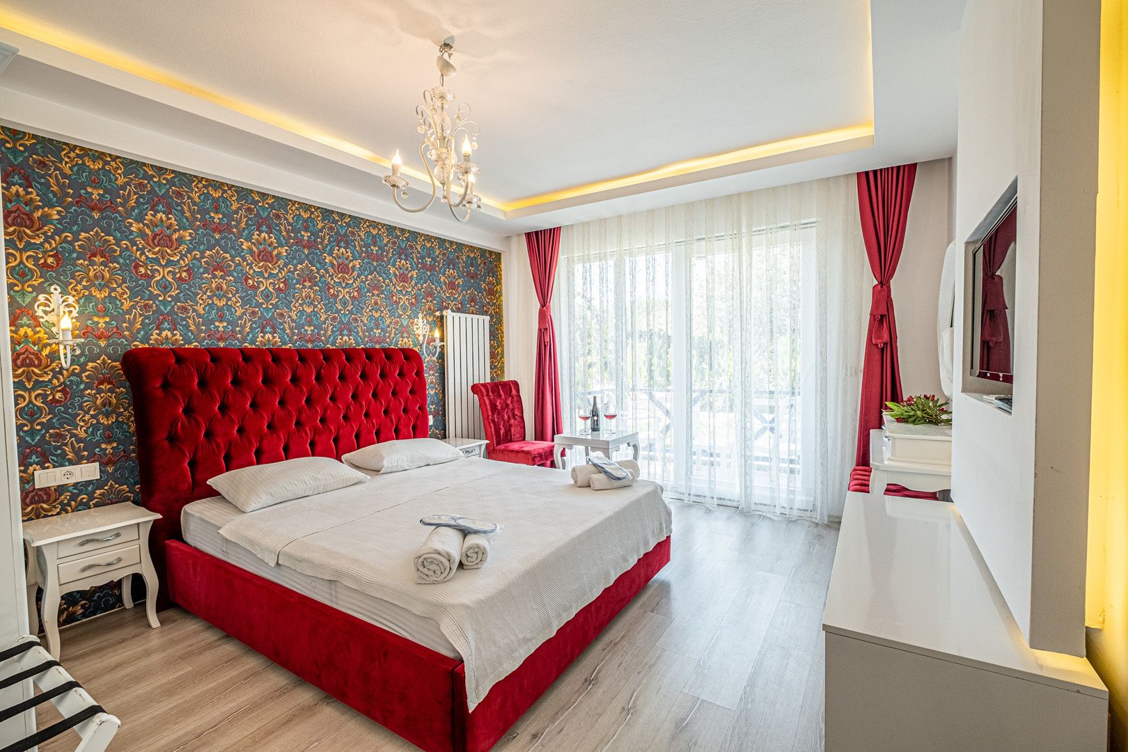 Deluxe Double Room | Minibar, in-room safe, desk, iron/ironing board