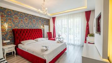 Deluxe Double Room | Minibar, in-room safe, desk, iron/ironing board