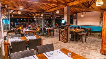 2 restoran, sarapan, makan tengah hari dihidangkan; masakan Turki