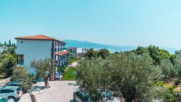 Tempat letak kenderaan sendiri percuma