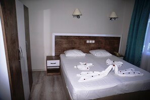 Deluxe Apartment, 1 Bedroom, Kitchen, City View | Premium bedding, in-room safe, soundproofing, iron/ironing board - Cleopatra King Apart (Alanya)