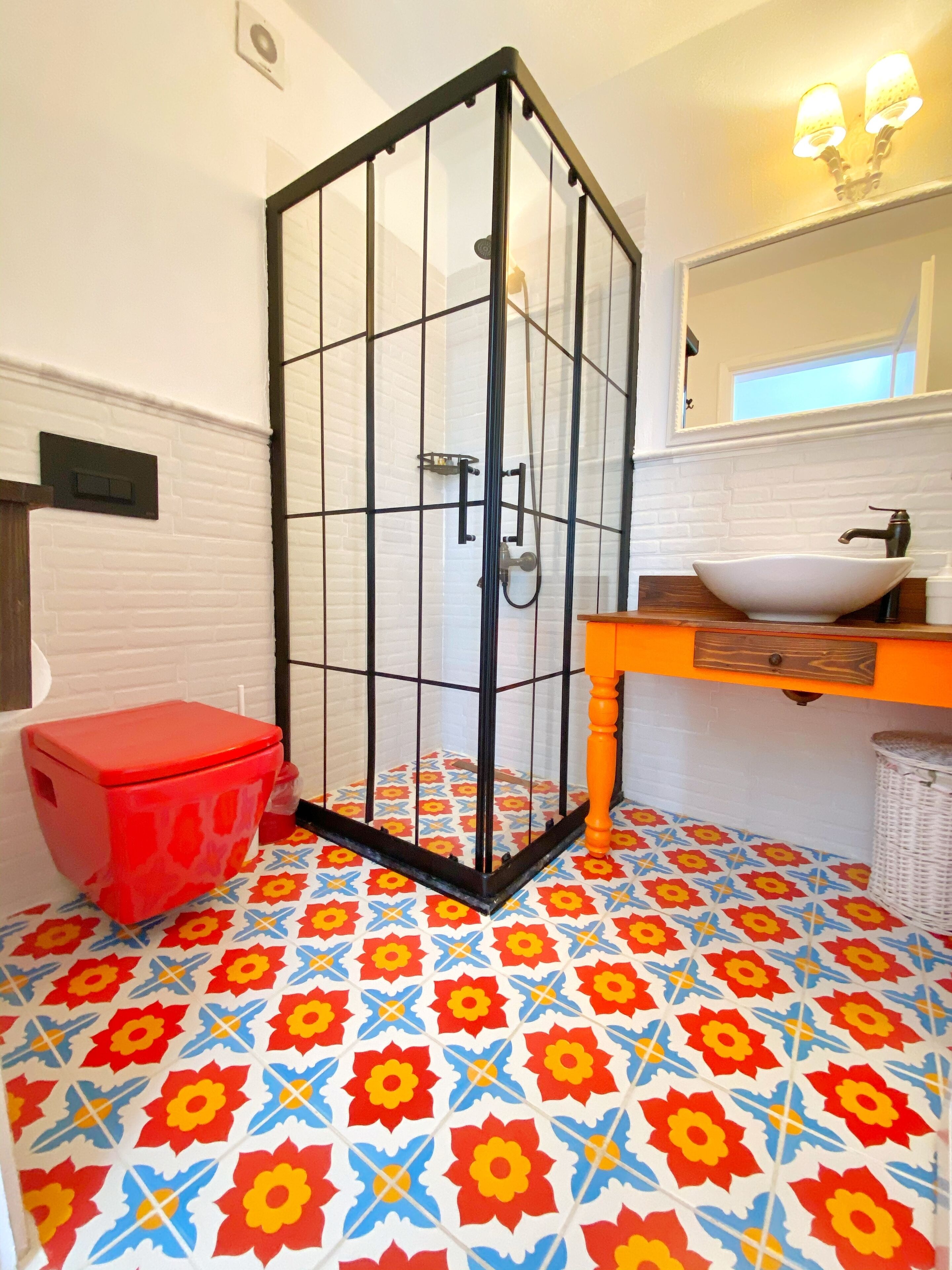 standard twin room | bathroom | shower, free toiletries, hair dryer, slippers