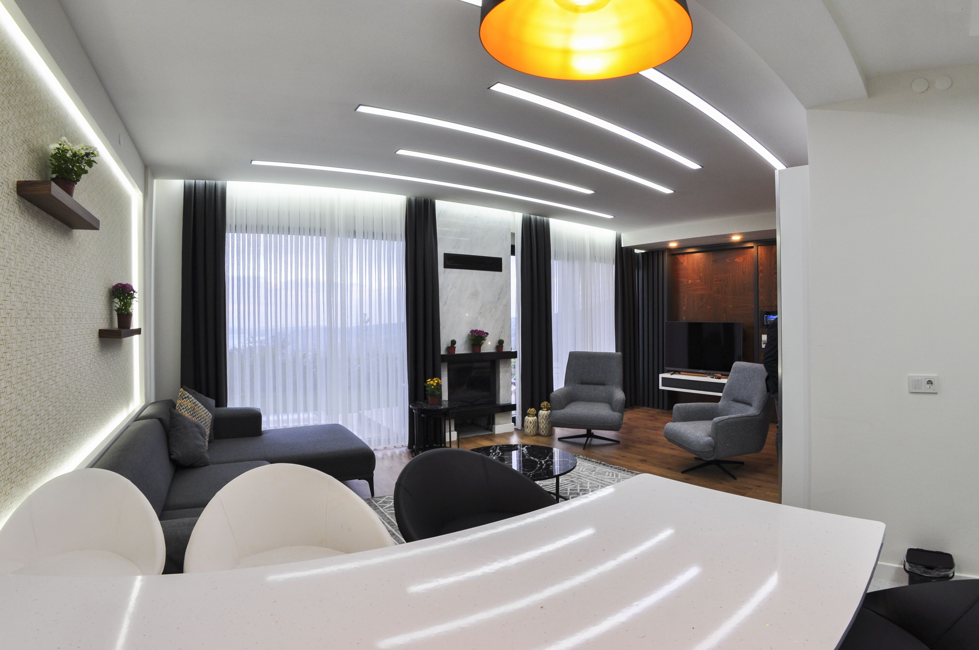 Refrigerador con congelador, horno, parrilla de estufa y lavavajillas 