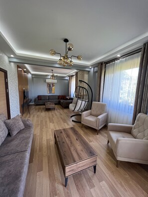 Villa Nevras Deluxe 3+2 | 1 ห้องนอน, โต๊ะทำงาน, พื้นที่ทำงานแบบใช้แล็ปท็อป, ห้องเก็บเสียง