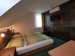 مكواة/لوح كي وأسرّة أطفال/رضّع (مجانًا) وواي فاي مجانًا