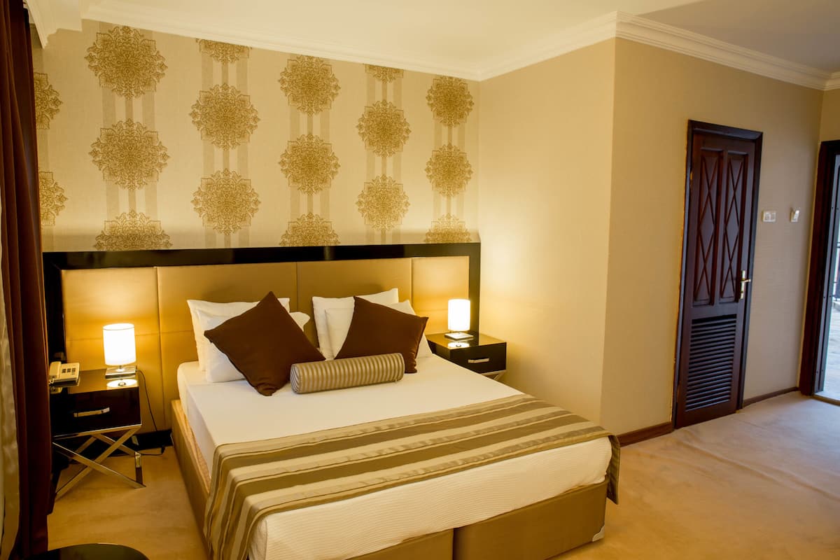 Deluxe Room | In-room safe, desk, rollaway beds, free WiFi