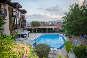 Außenpool (je nach Saison geöffnet)