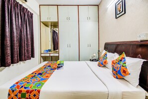 Premium bedding, in-room safe, rollaway beds, free WiFi