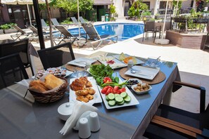 Standard Double or Twin Room | Living area | 51-inch TV with satellite channels - Tokgoz Butik Hotel & Apartments (Fethiye)