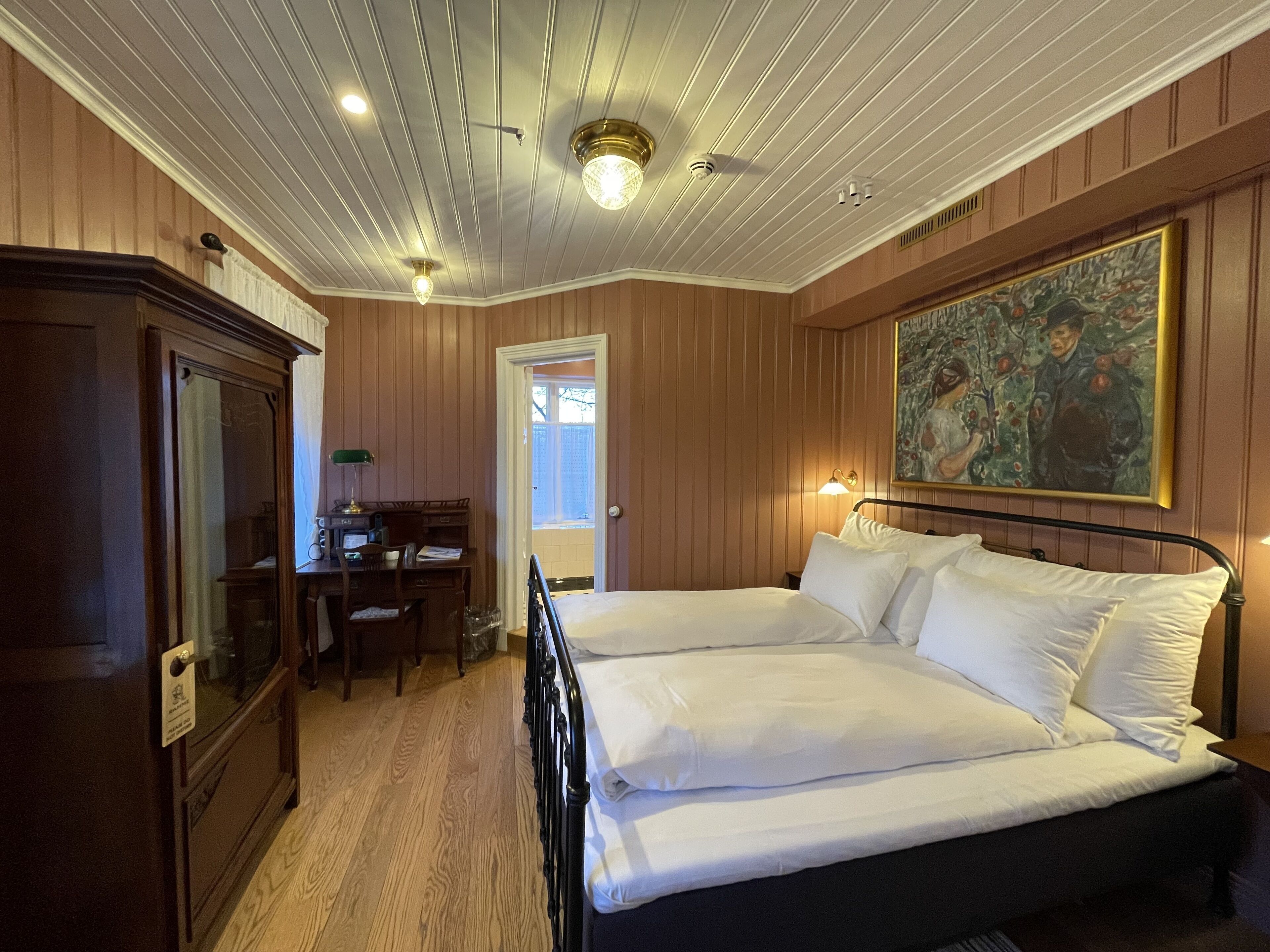 deluxe double room, 1 king bed | 1 bedroom, premium bedding, individually decorated