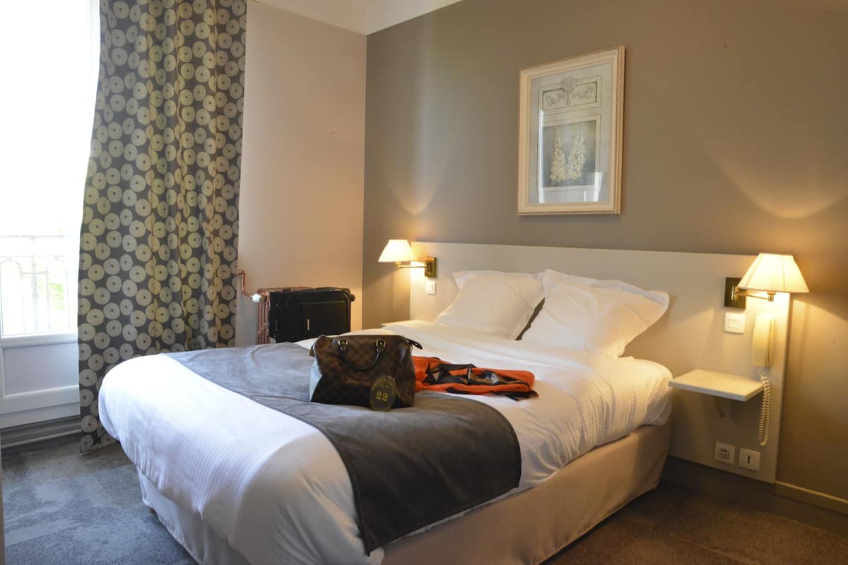 Premium bedding, desk, free WiFi, bed sheets