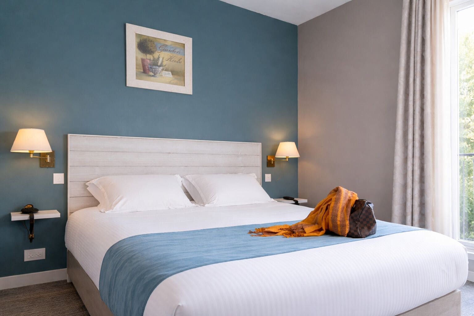 Suite Comfort, 1 camera da letto, bagno privato | Biancheria da letto di alta qualità, una scrivania, Wi-Fi gratuito