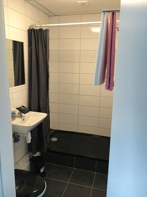 Standaard tweepersoonskamer | Badkamer