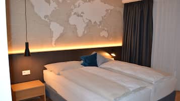 Doppelzimmer | Minibar, Zimmersafe, Schreibtisch, laptopgeeigneter Arbeitsplatz