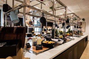 Morgenmadsbuffet hver dag (21 EUR pr. person)