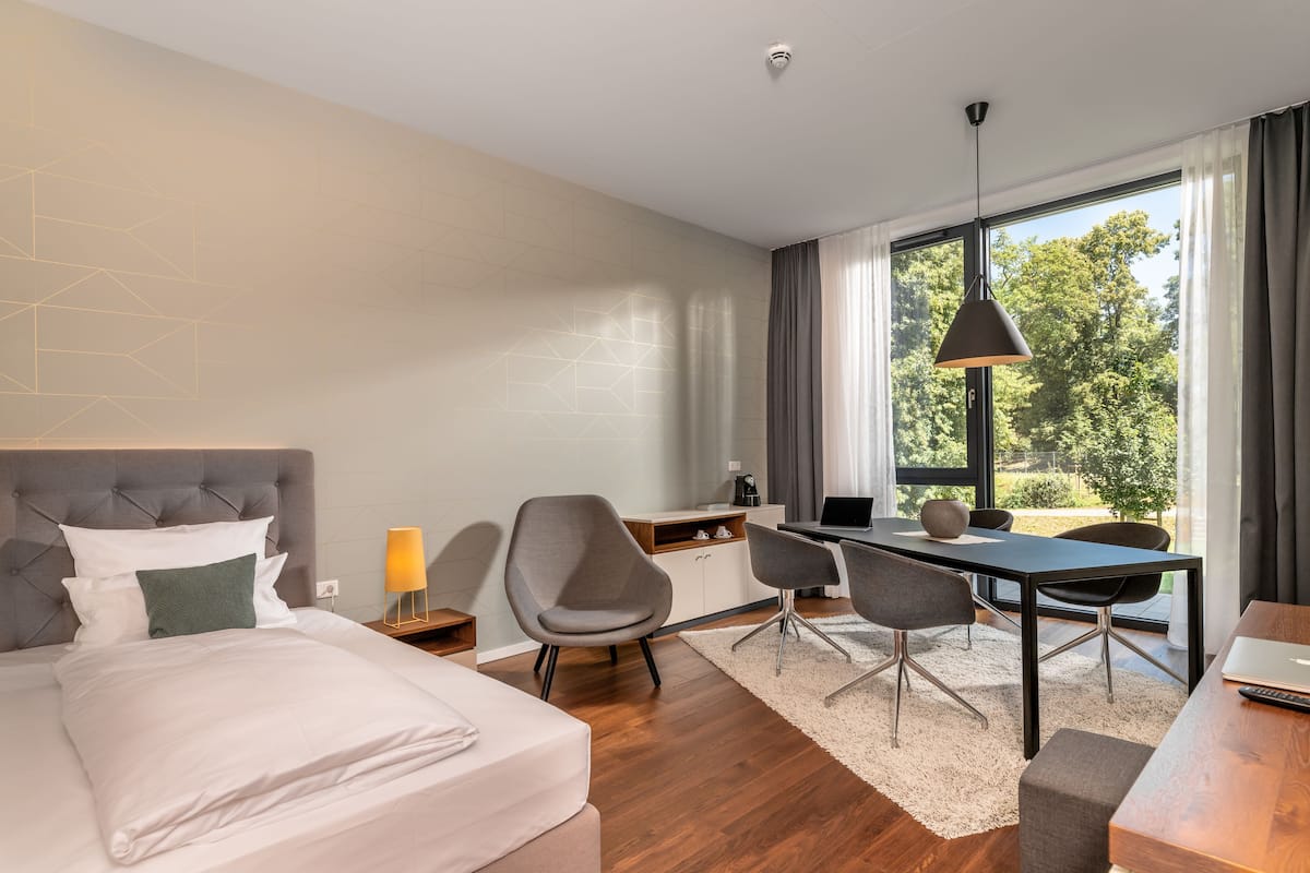 Standaard eenpersoonskamer | 1 slaapkamer, luxe beddengoed, een kluis op de kamer, een bureau