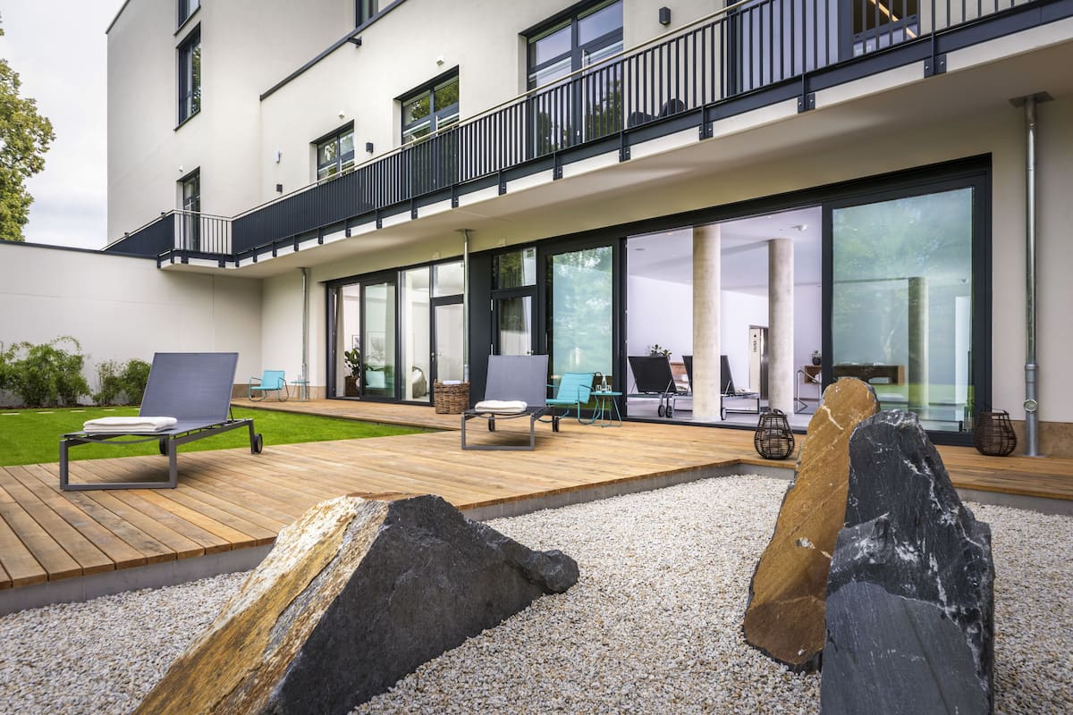 indoor pool, outdoor pool, open 6:00 am to 10:00 pm, pool loungers