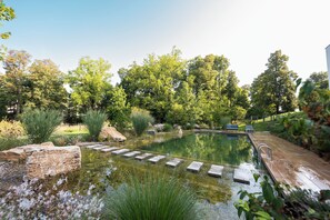 Indoor pool, outdoor pool, open 6:00 AM to 10:00 PM, pool loungers - Hotel Melchior Park (Würzburg)