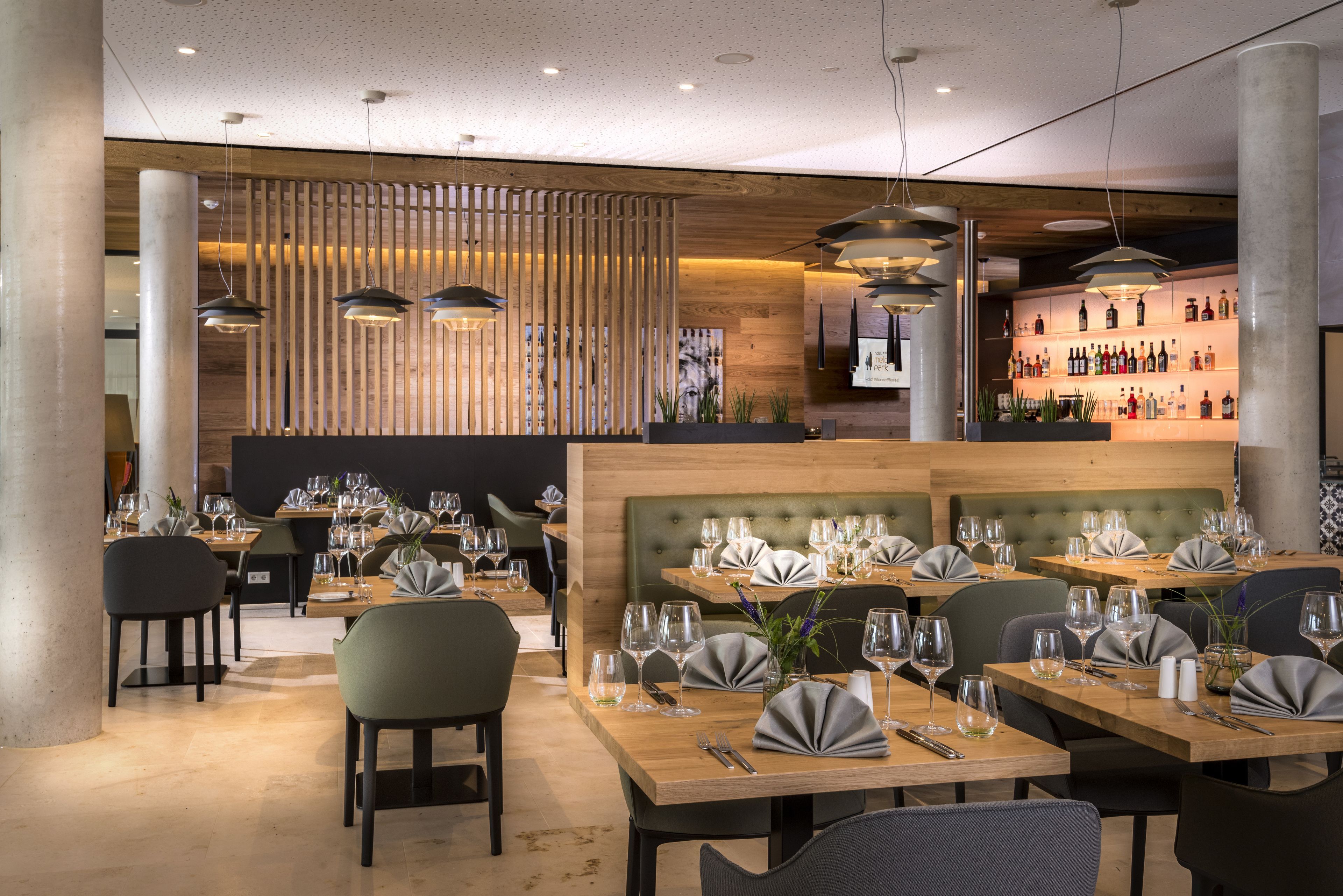 Tägliches Frühstücksbuffet (24.00 EUR pro Person)