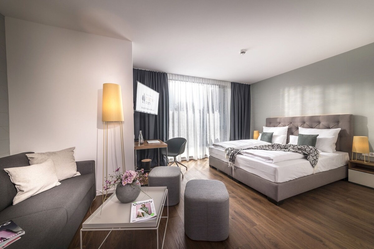 Premium bedding, in-room safe, desk, laptop workspace