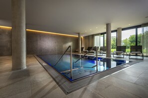 Indoor pool, outdoor pool, open 6:00 AM to 10:00 PM, pool loungers