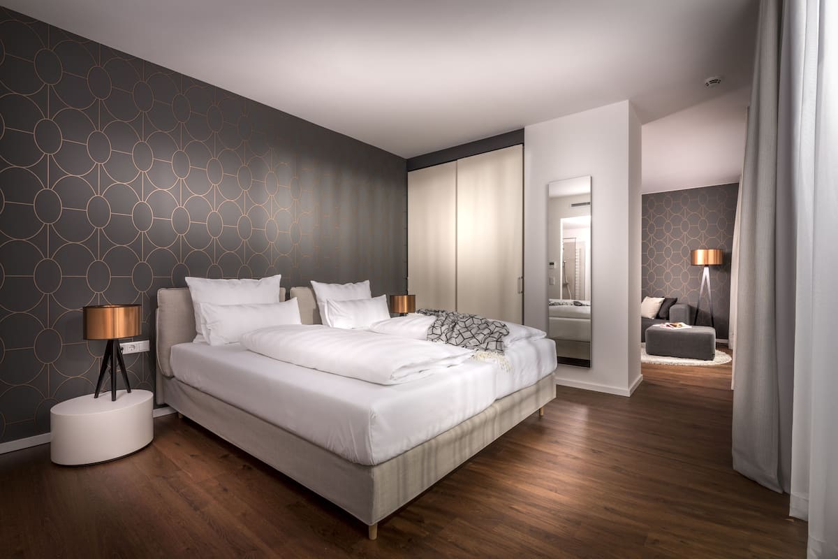 junior suite, 1 bedroom, non smoking | 1 bedroom, premium bedding, in-room safe, desk