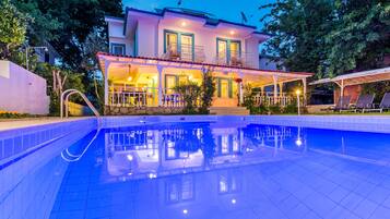 Seasonal outdoor pool, pool umbrellas, sun loungers