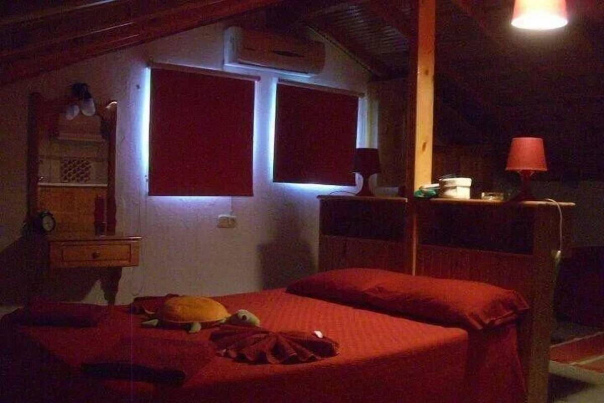 Minibar, safe på rommet, lydisolert og wi-fi (inkludert)