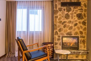 Deluxe Room, Jetted Tub | Living area - Abant Lotus Otel (Bolu)