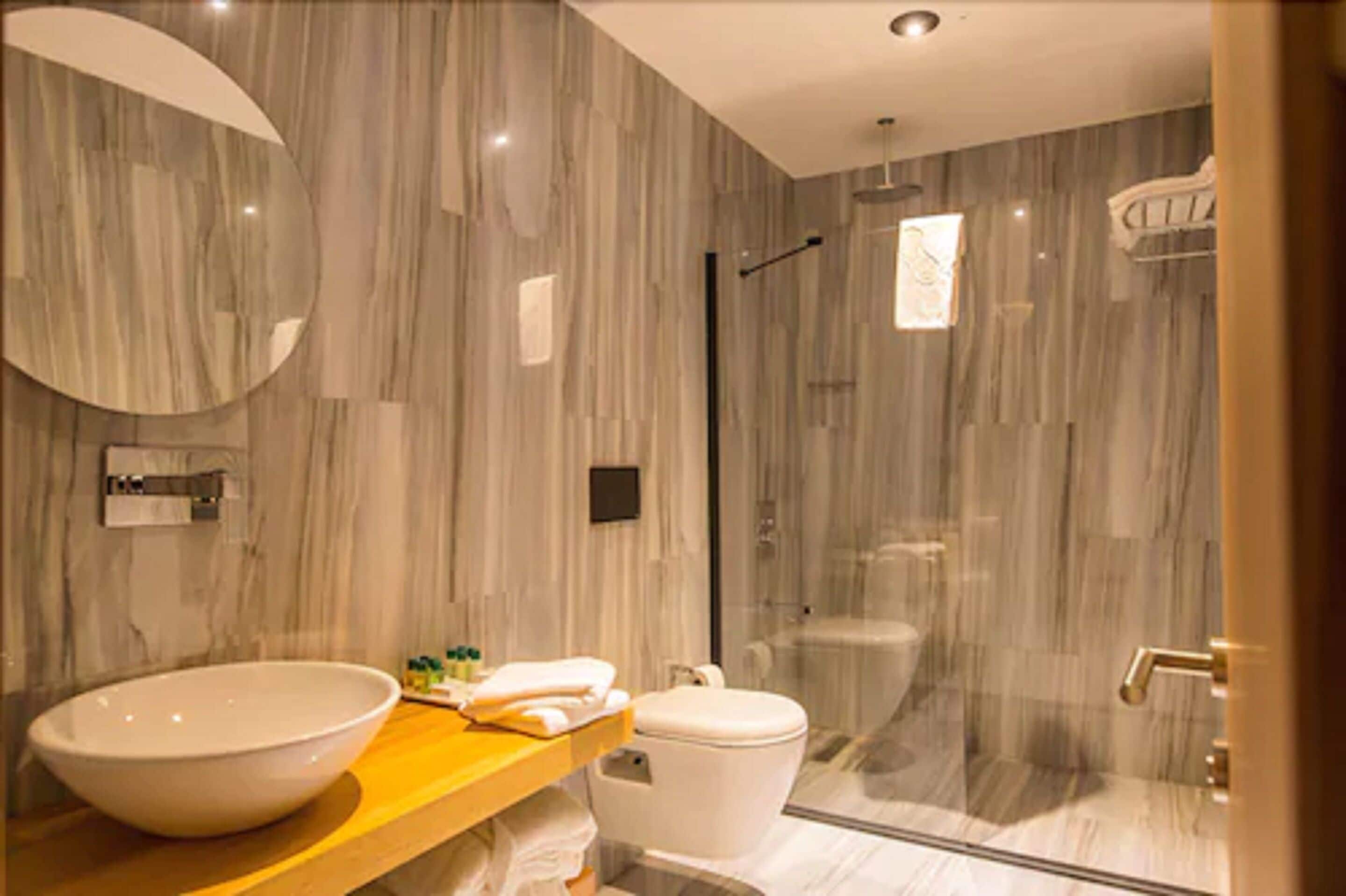 deluxe room | bathroom | free toiletries, hair dryer, bathrobes, slippers