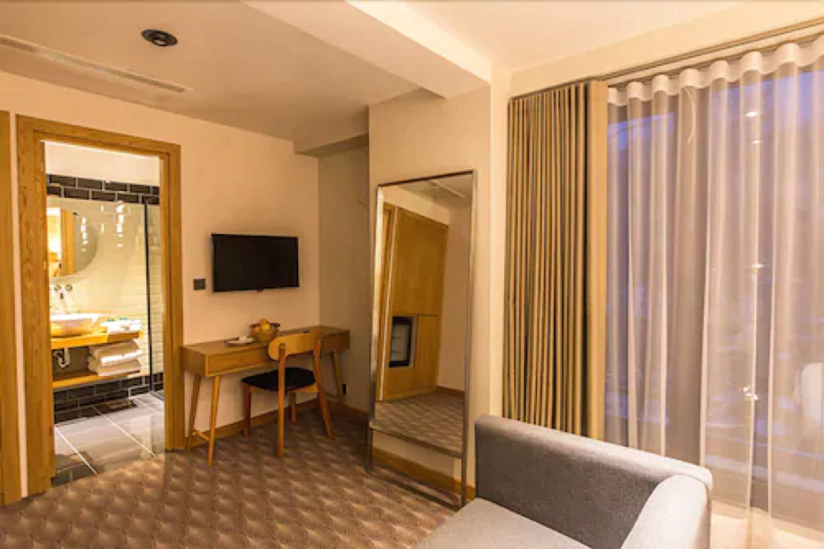 standard double room | living area | lcd tv